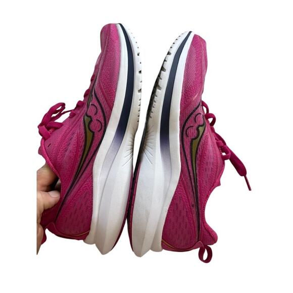 Pink Saucony Women's Kinvarra 13 running shoes size 8.5 - Picture 2 of 9